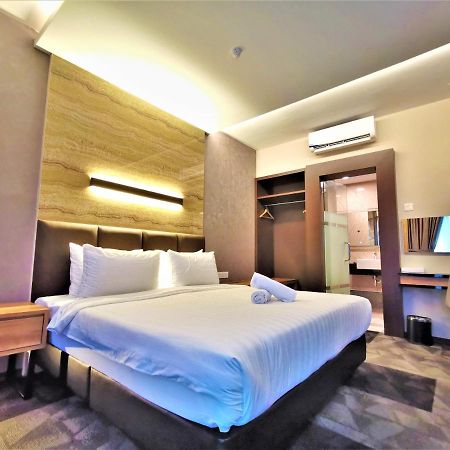 Prestigo Hotel - Johor Bharu Джохор-Бару Экстерьер фото